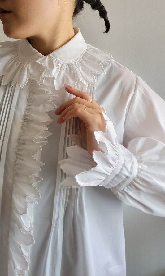 【受注販売：9月中旬～下旬納品】Valley Scallop Frill Blouse | ヴァレースカラップ フリルブラウス