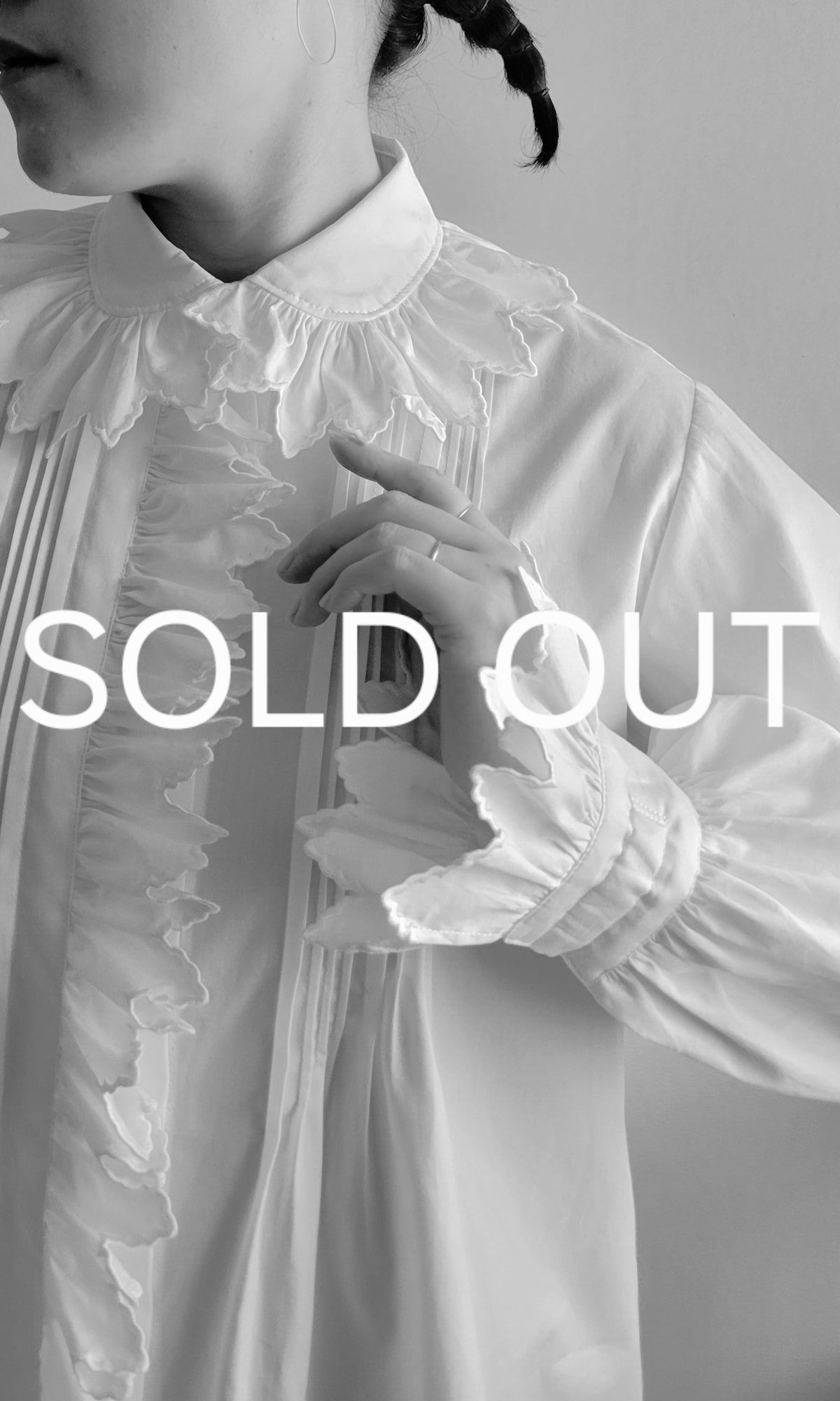 【受注販売：9月中旬～下旬納品】Valley Scallop Frill Blouse | ヴァレースカラップ フリルブラウス