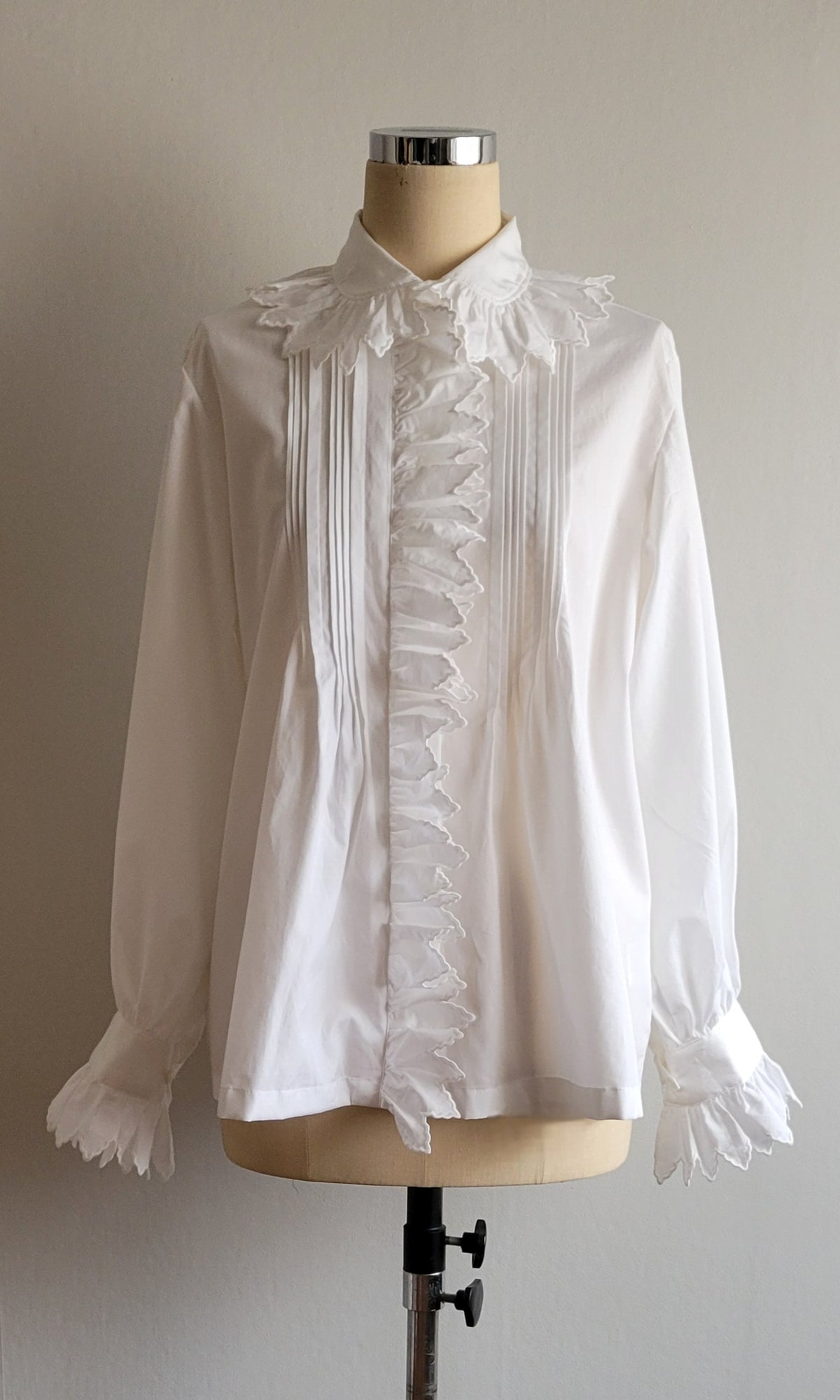 【受注販売：9月中旬～下旬納品】Valley Scallop Frill Blouse | ヴァレースカラップ フリルブラウス