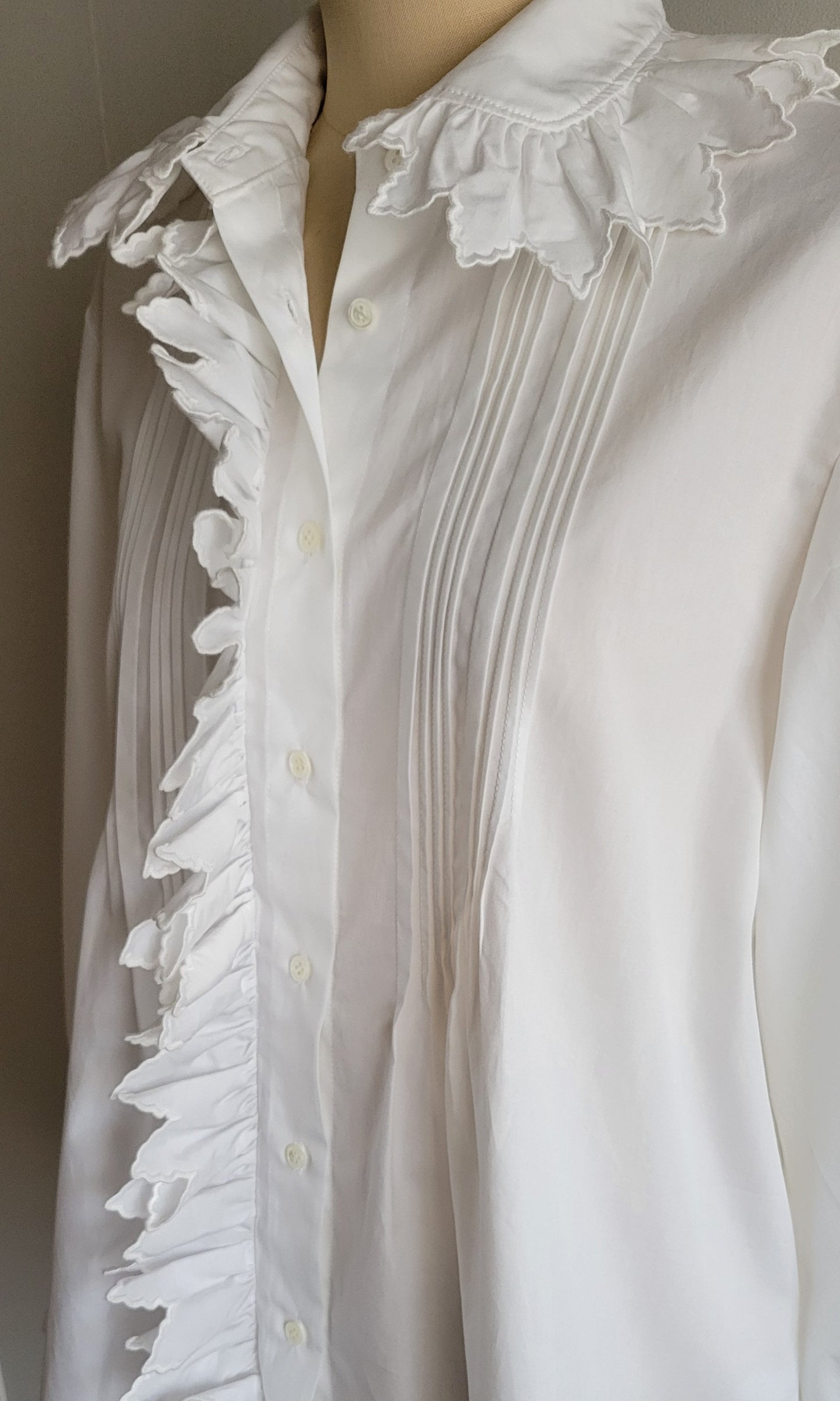【受注販売：9月中旬～下旬納品】Valley Scallop Frill Blouse | ヴァレースカラップ フリルブラウス