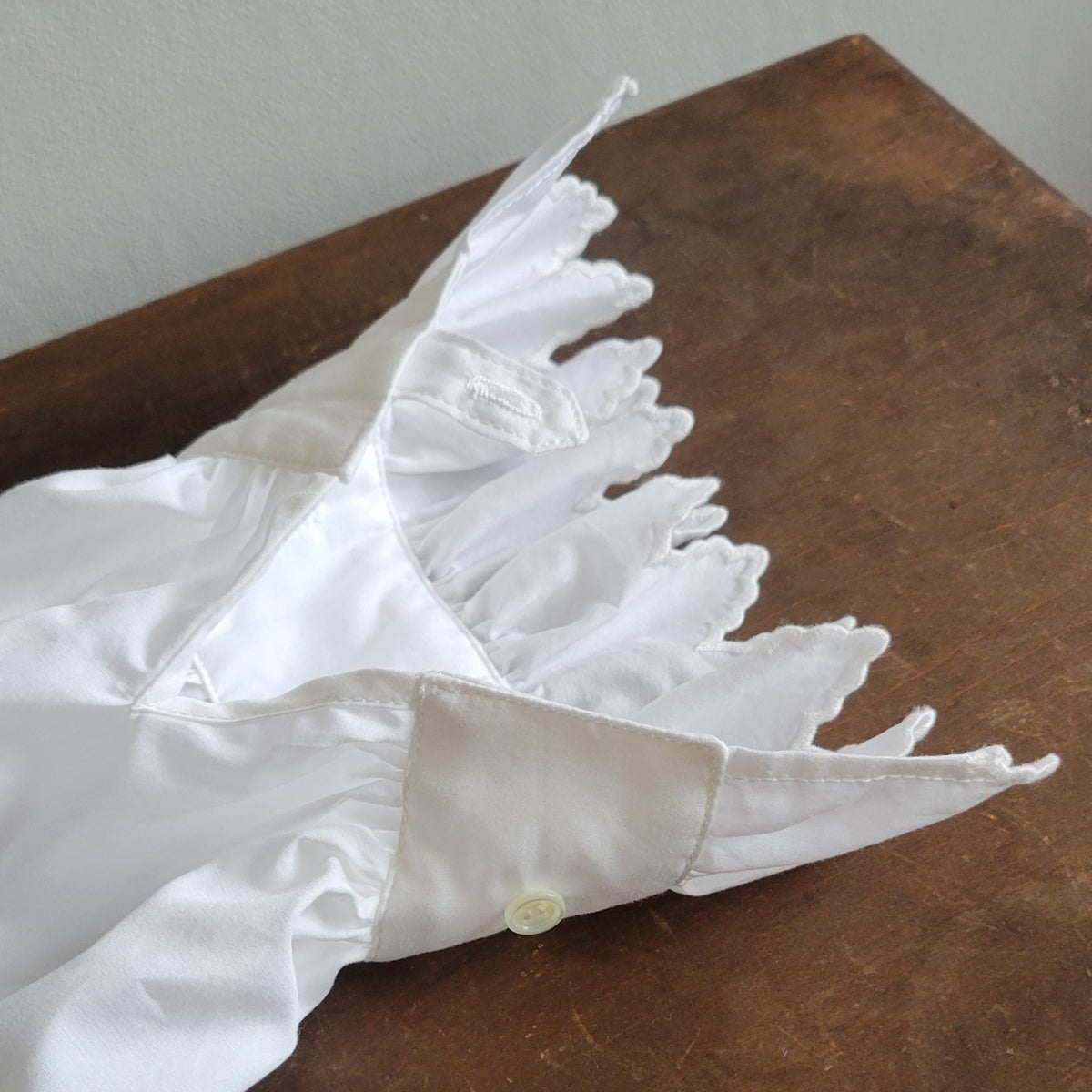 【受注販売：9月中旬～下旬納品】Valley Scallop Frill Blouse | ヴァレースカラップ フリルブラウス